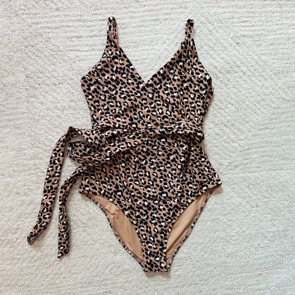 Aerie Leopard Full Coverage One Piece Swimsuit Size Large